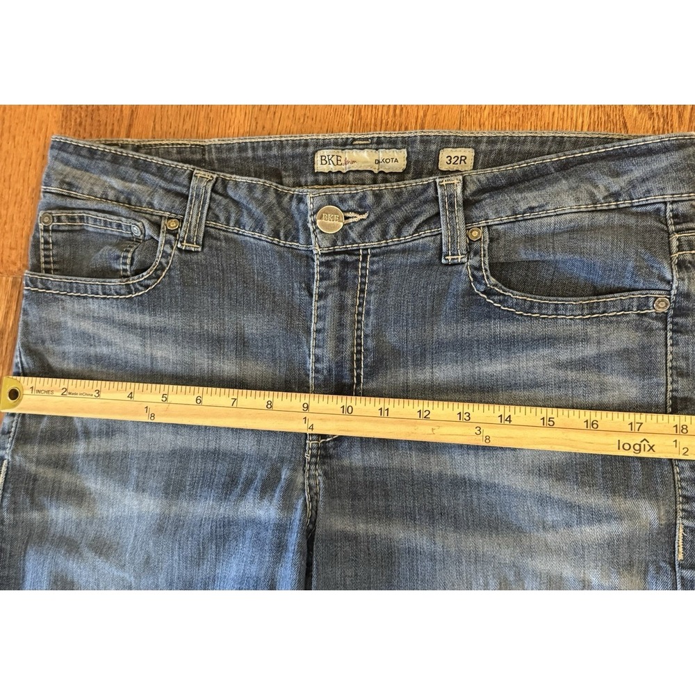 BKE Dakota Blue Jeans 32R 32x31 Medium Wash Boot Cut Whiskered Cowgirl Western - Picture 9 of 11